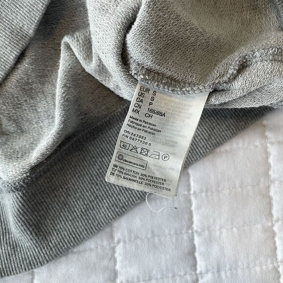 H&M DIVIDED Heart Embroidered Gray Sweatshirt Crewneck Pullover Size Small S - Picture 7 of 11